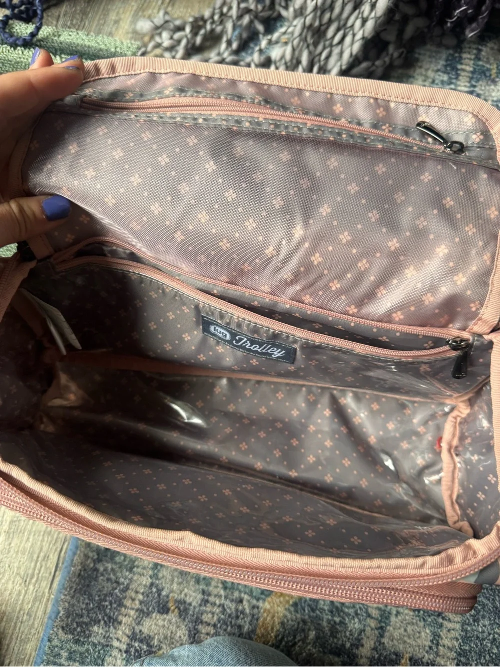 lug compact cosmetic